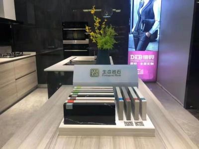 縣政府副縣長(zhǎng)周素梅、文旅局副局徐遠(yuǎn)志一行蒞臨聯(lián)弘科技調(diào)研指導(dǎo)